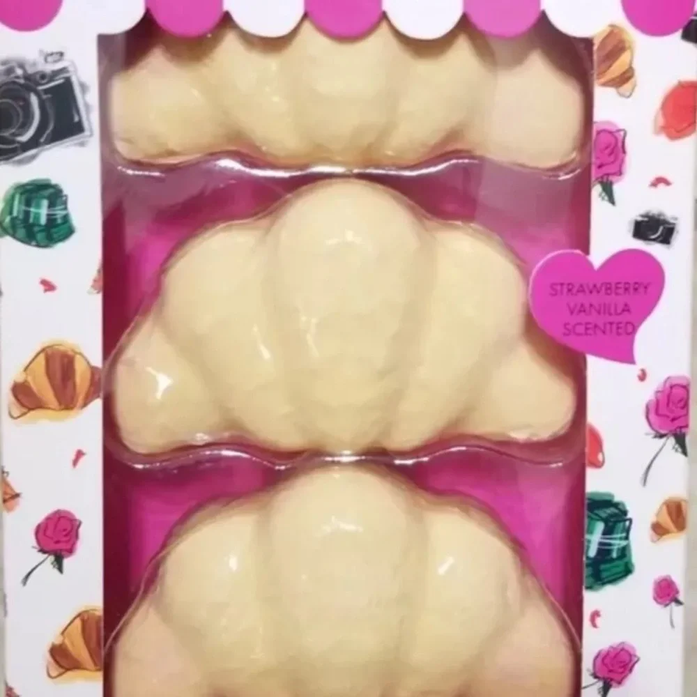 Emily In Paris 3pc Croissant Shaped Bath Bombs Set Strawberry Vanilla Scents